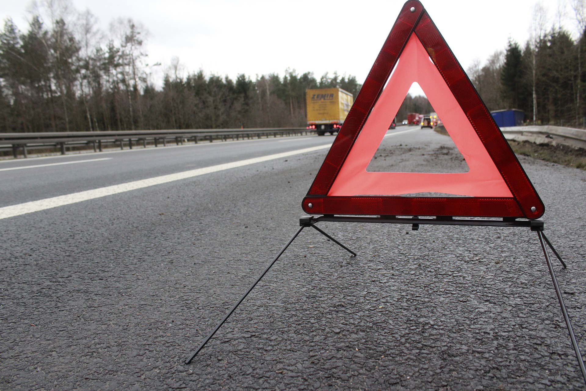 Иномарка протаранила автомобиль такси на 6-м Лучевом просеке