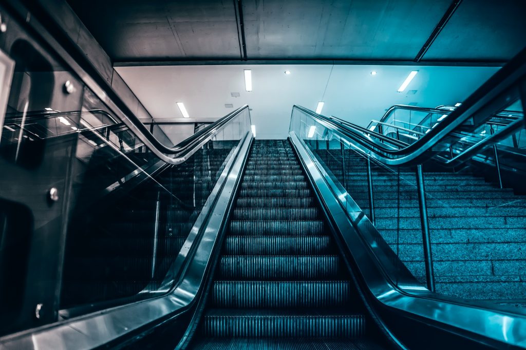 Работы на платформе и вестибюлях станции БКЛ «Сокольники» завершены